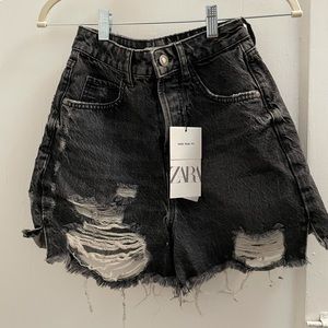 Highwaisted ripped shorts